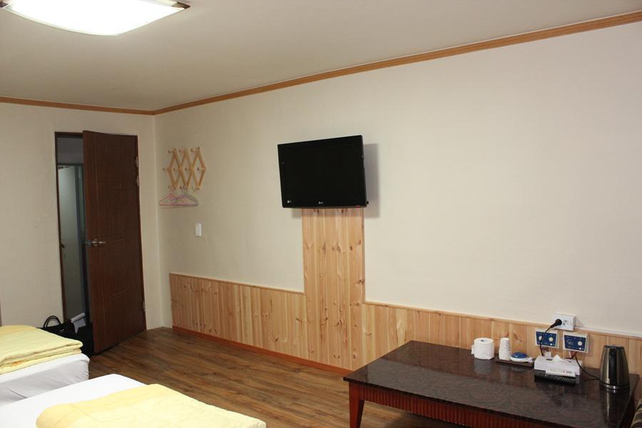 Hyundai Tourist Hotel Jeju Exterior photo